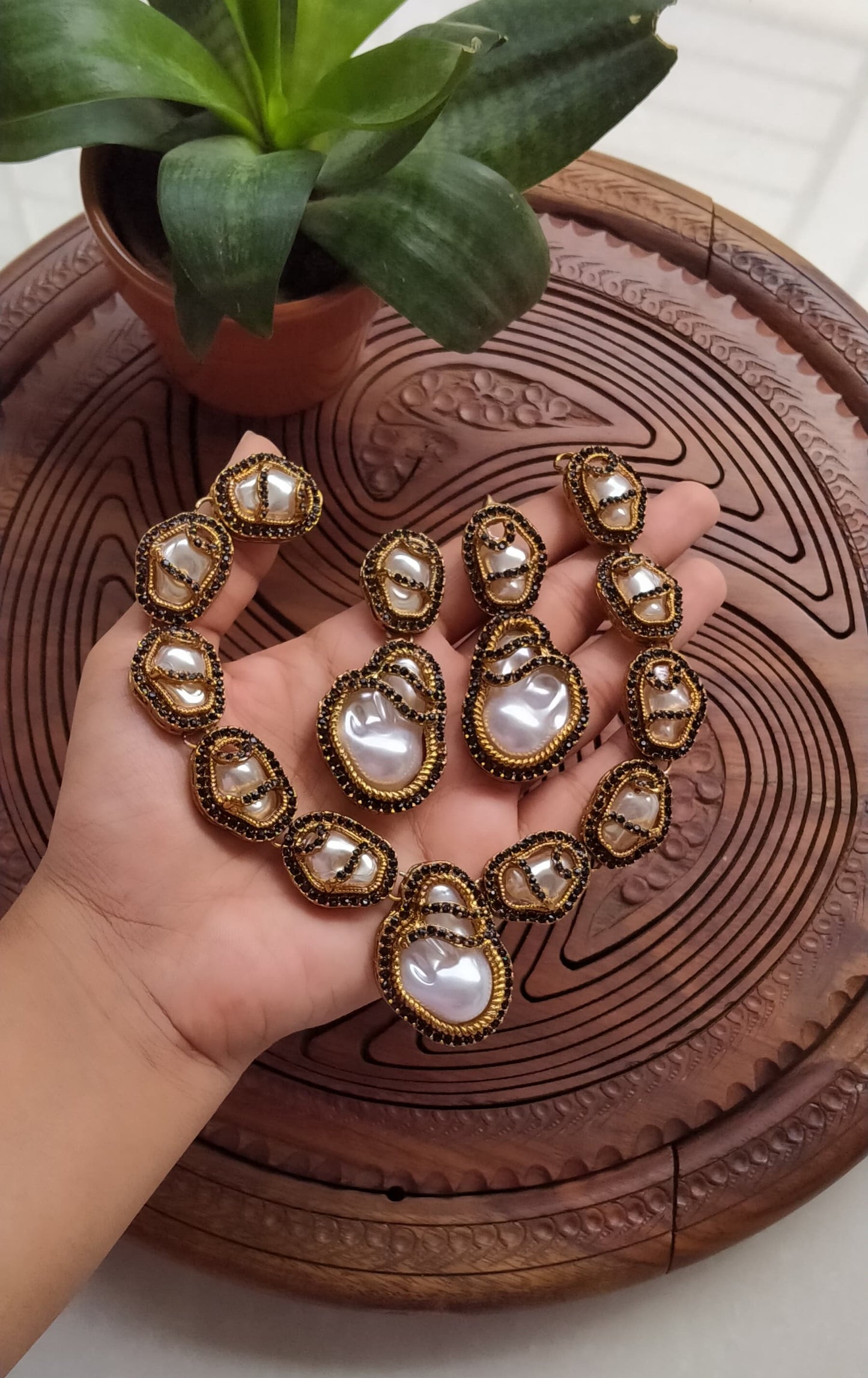 Royal Aura Kundan Pearl Necklace